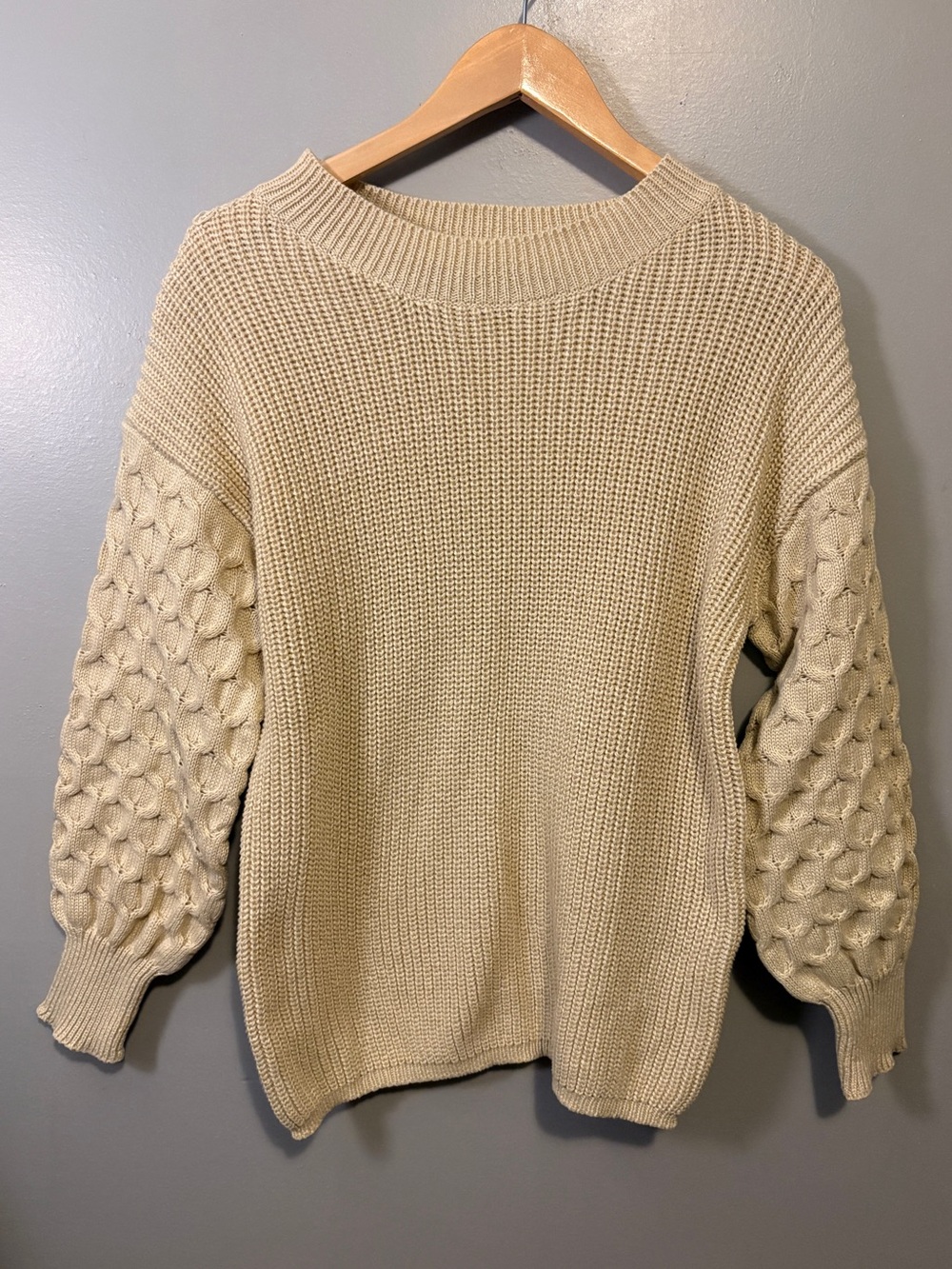 Women’s Beige Chunky Knit Sweater with Bubble Sleeves M